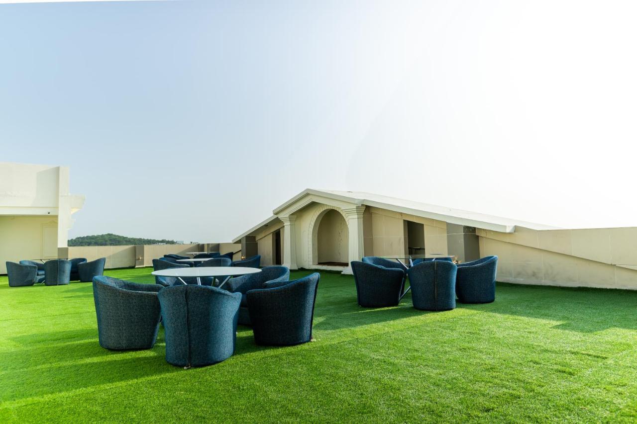 The Grand Monarch Hotel, Ujjain Exterior photo
