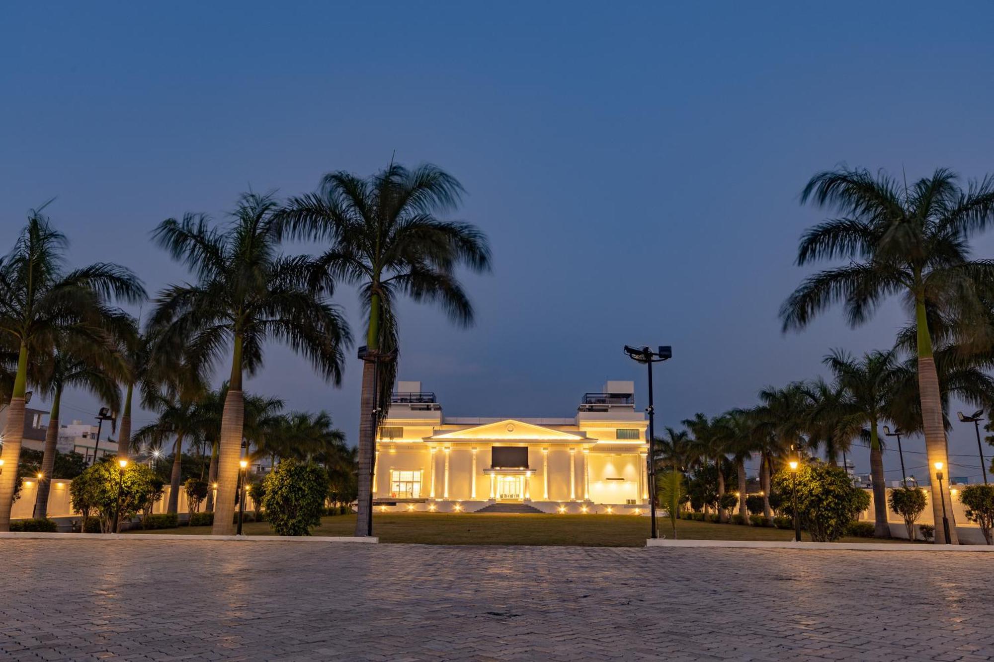 The Grand Monarch Hotel, Ujjain Exterior photo
