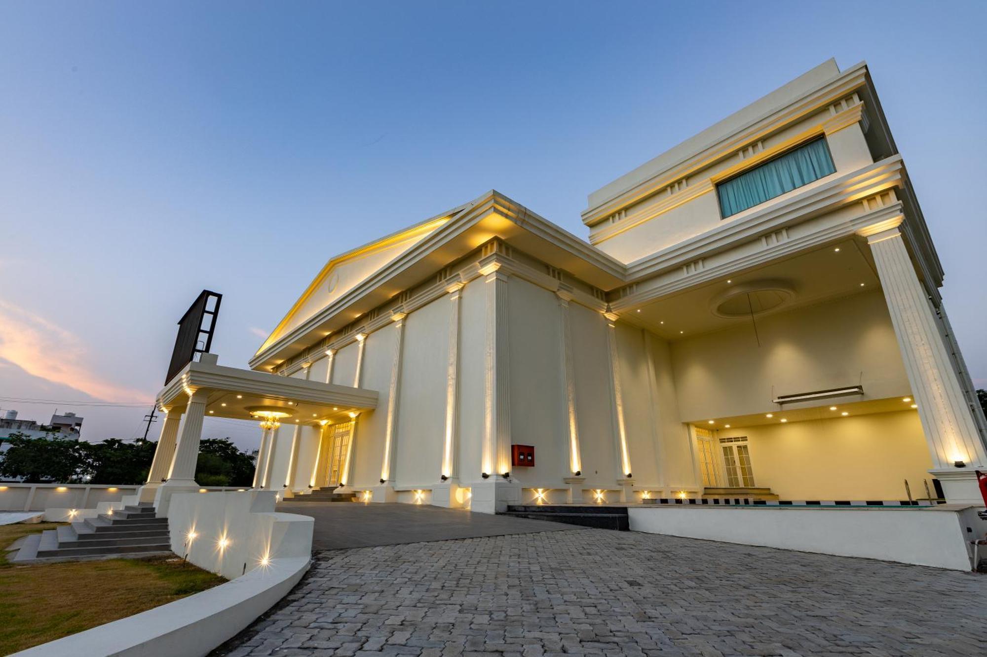 The Grand Monarch Hotel, Ujjain Exterior photo