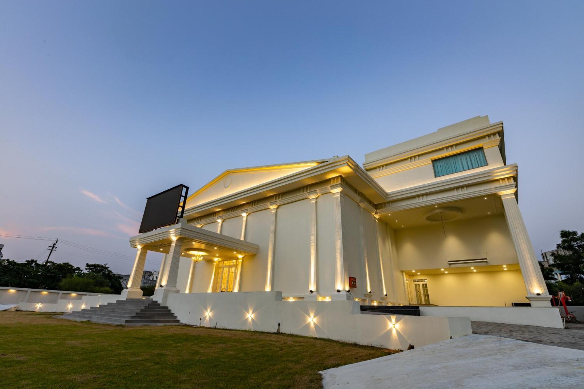 The Grand Monarch Hotel, Ujjain Exterior photo