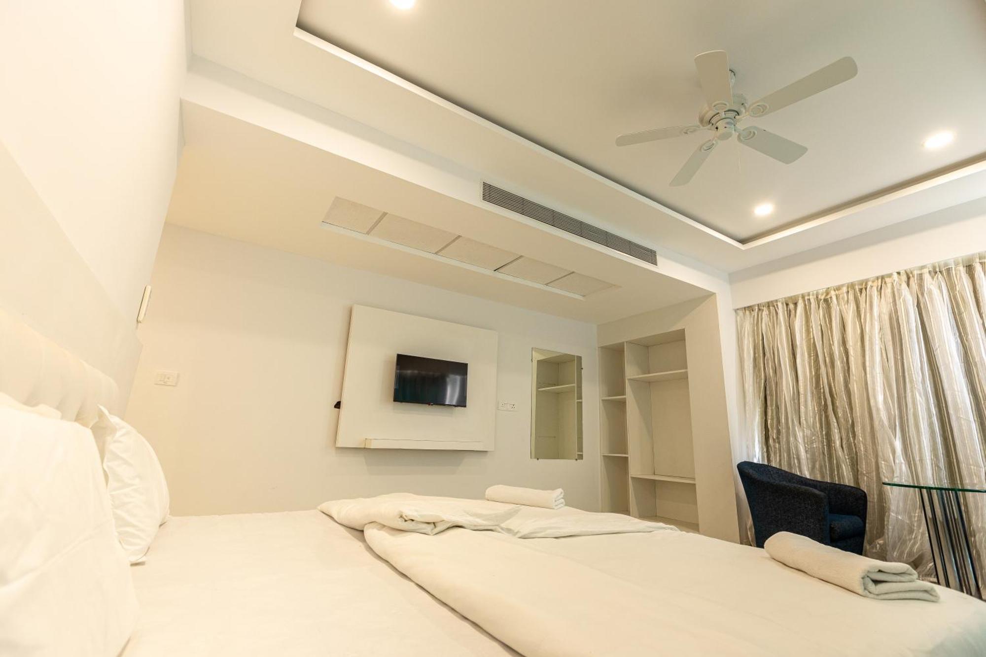 The Grand Monarch Hotel, Ujjain Exterior photo